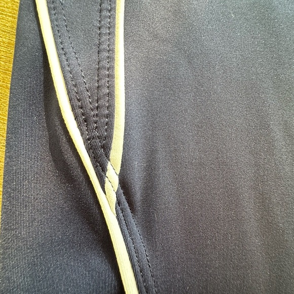 Fabletics anywhere Motion365+ high waisted piped navy Leggings M - Picture 2 of 10